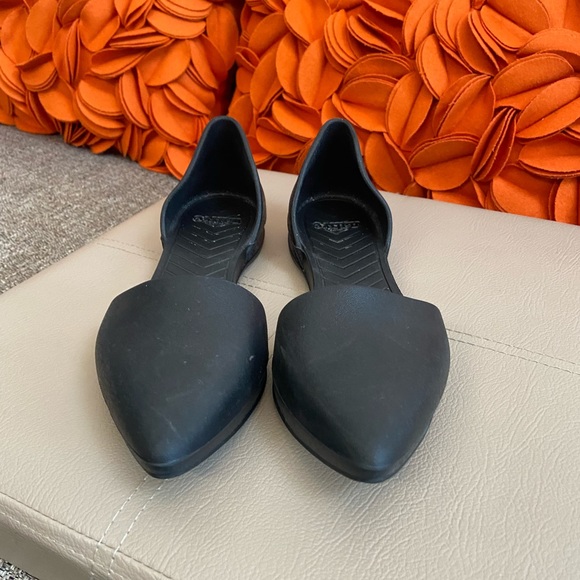 ❗️SOLD❗️Native Audrey Pointed Toe Flats❣️ - Picture 3 of 9